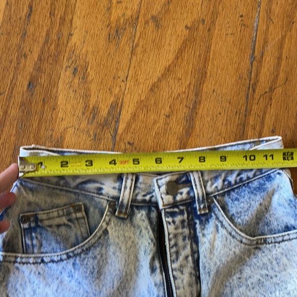 Acid wash high waisted denim shorts - Picture 5 of 6